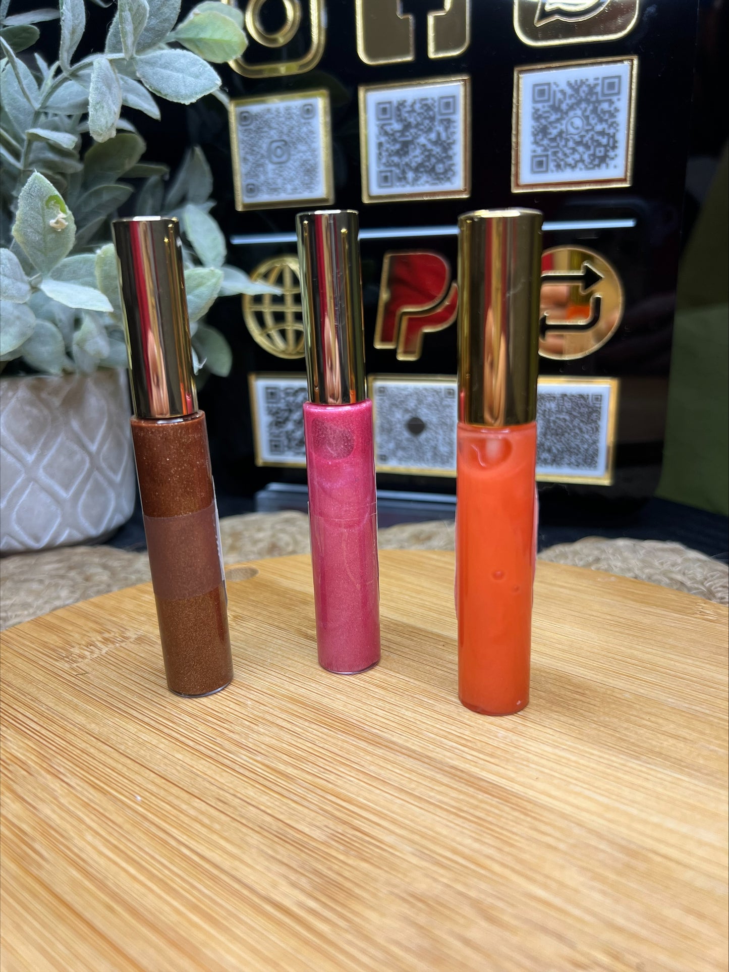 LIP GLOSS